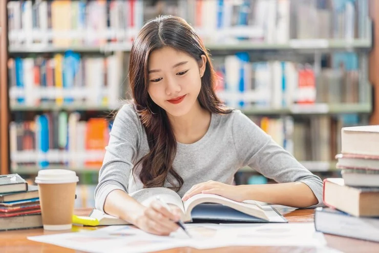 Những Công Cụ Hữu Ích Cho Người Học Tiếng Anh Tại Nhà